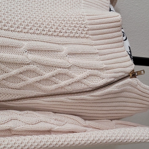 🌻 CABI SWEATER 🌻 - Picture 7 of 9